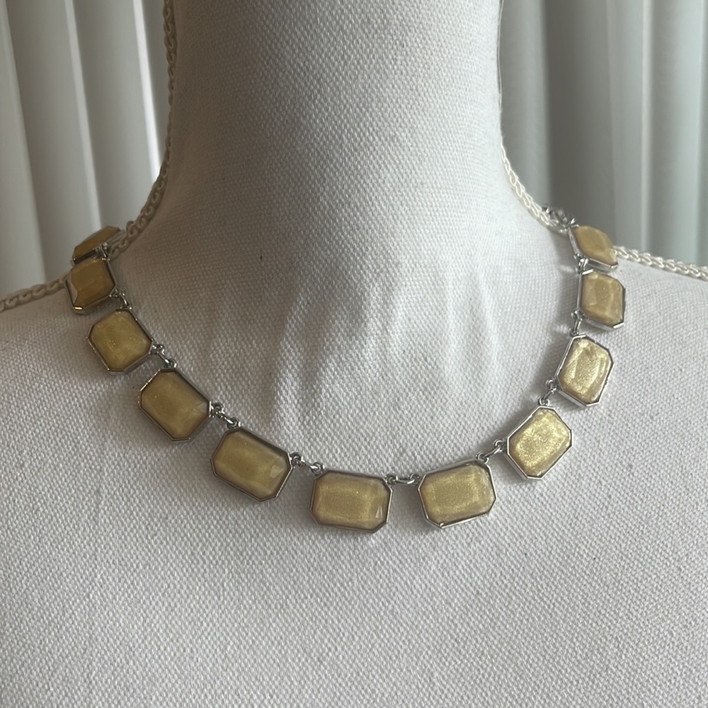 NWOT New York and Company necklace (golden color)